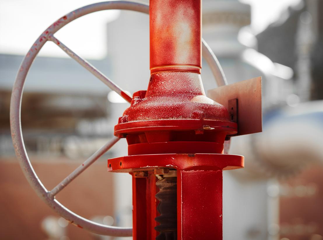 img-frozen-pipeline-valve-metal-tube-liquid-nitrogen-oil-gas-processing-factory