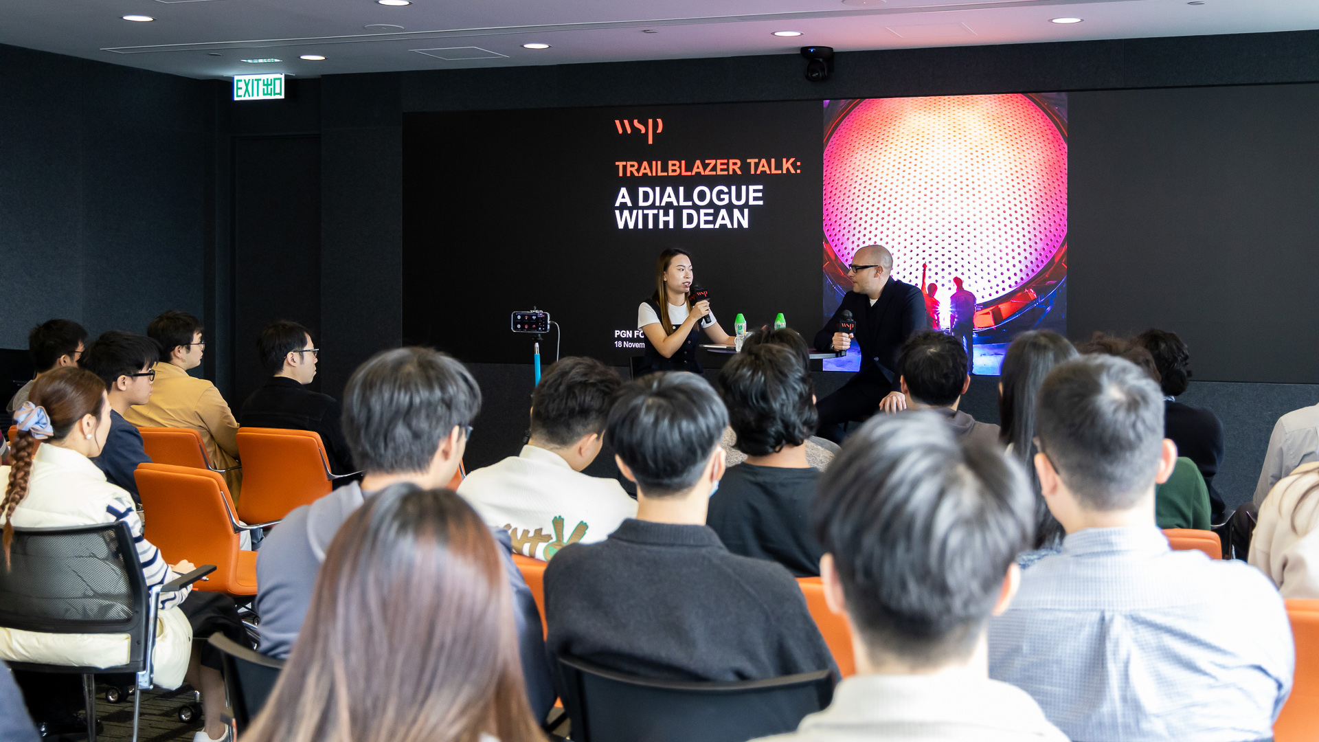 img-asia-graduate-dean-talk