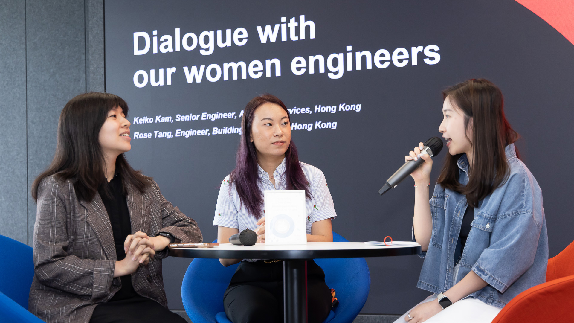 img-hk-graduate-talk-2