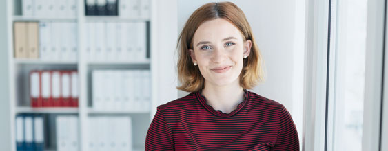 thn-young-woman-looking-in-to-the-camera