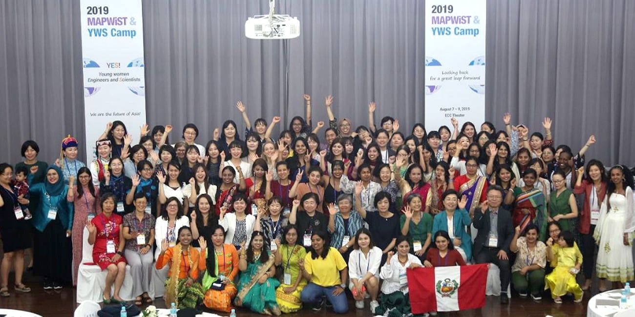 img-conference-young-women-scientists-01