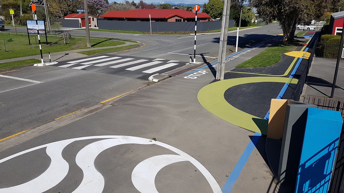 img-renwick-school-street-art-road-crossing