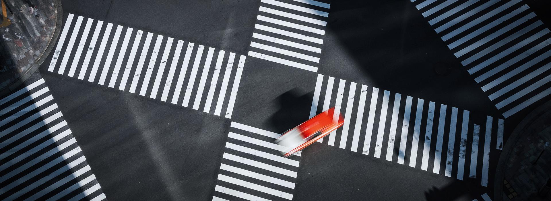 img-transport-infrastructure-above-view-of-taxi-driving-through-a-crossing-in-Ginza-Tokyo-Japan