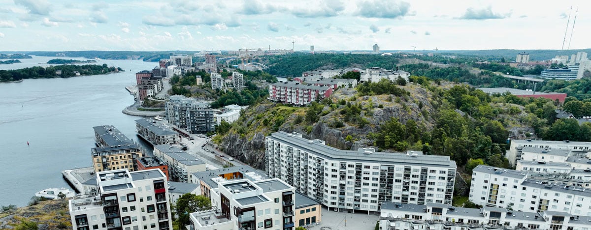Lägenhetsområde vid vattnet i Nacka, taget från ovan.