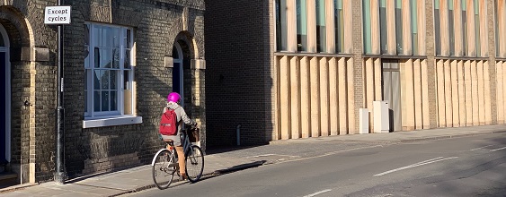 cycling in city 563 x 220