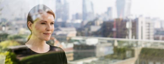 thn-advisory-sustainable-woman-city