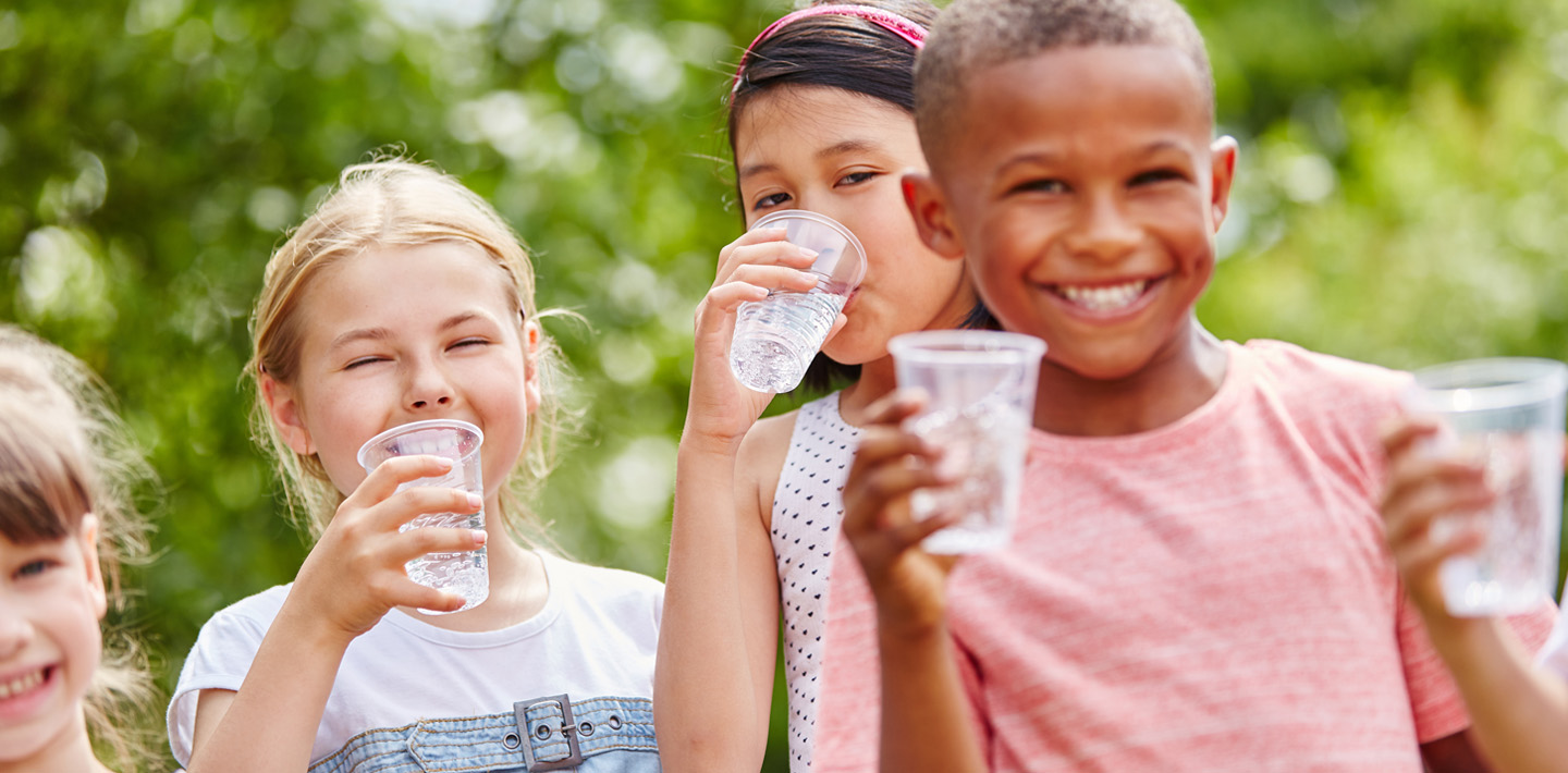 img-bipartisan-infrastructure-law-children-drinking