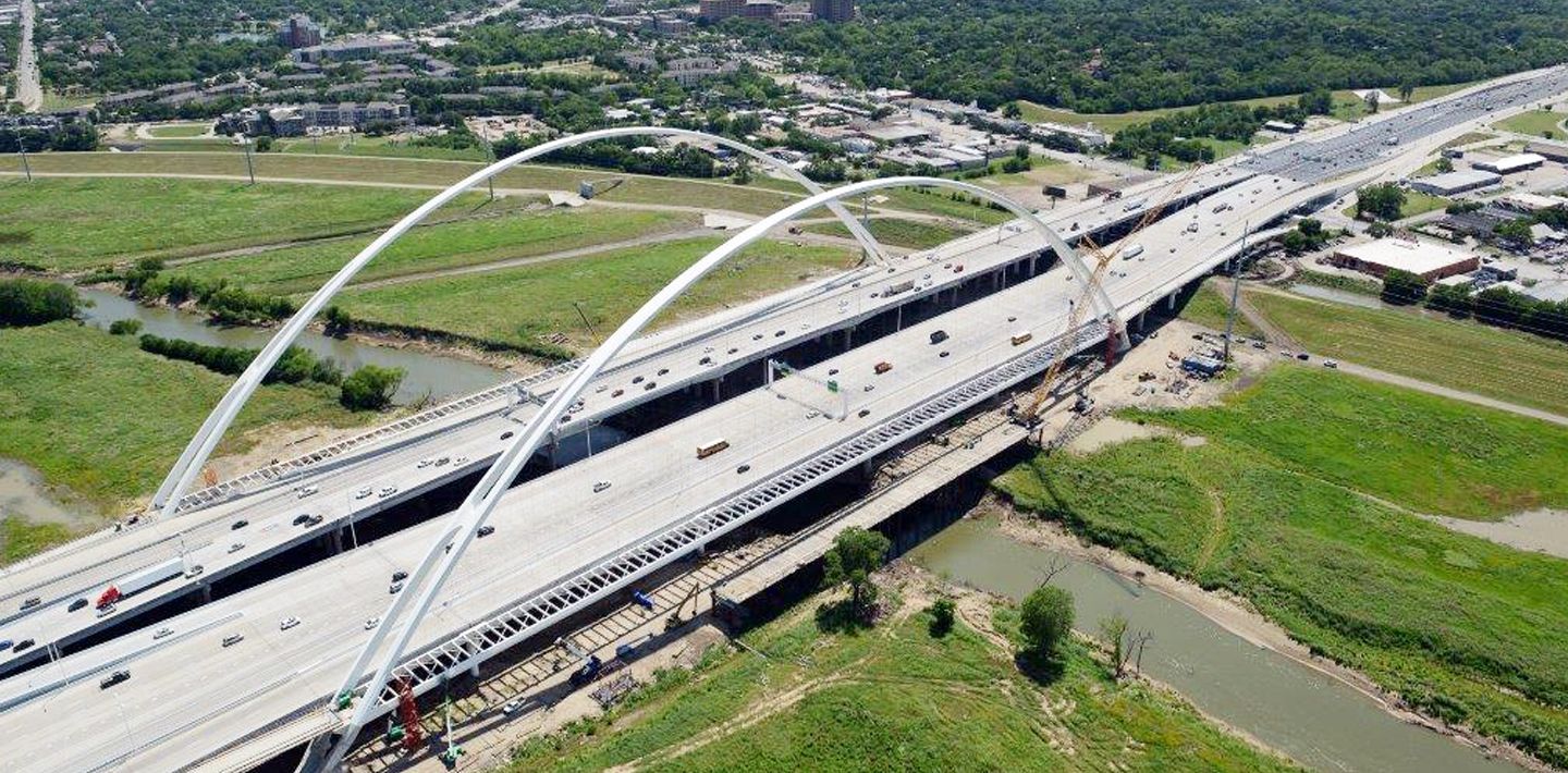 img-dallas-horseshoe-santiago-calatrava-signature-bridge-completed