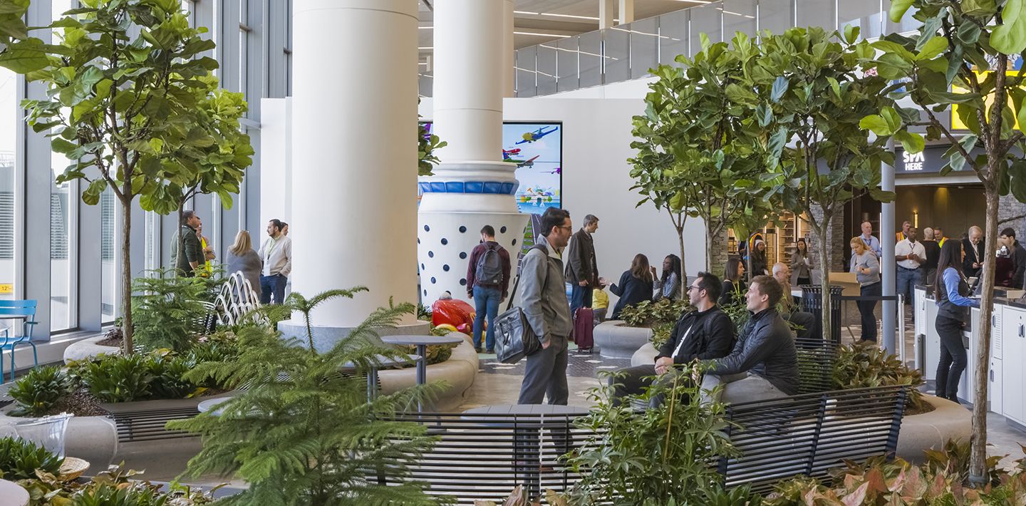 img-laguardia-airport-concourse-b-green
