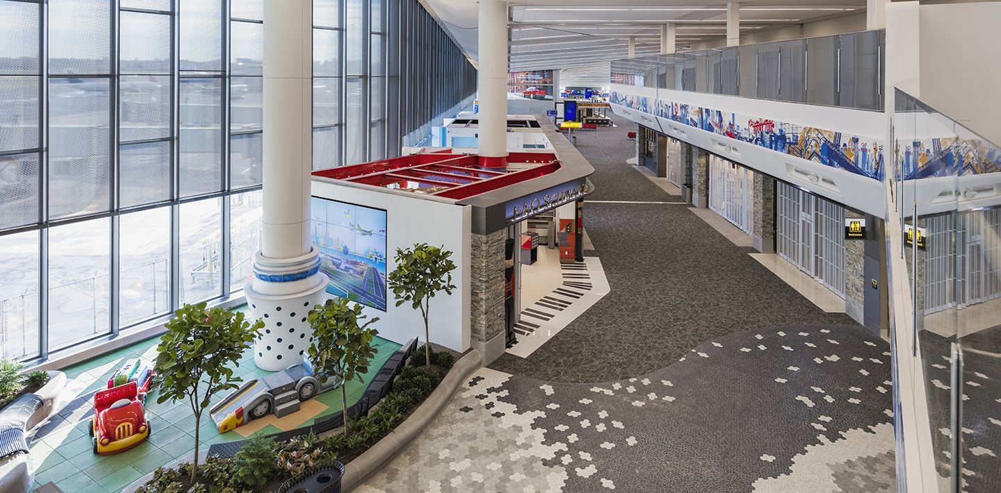 img-laguardia-airport-concourse-b-overhead