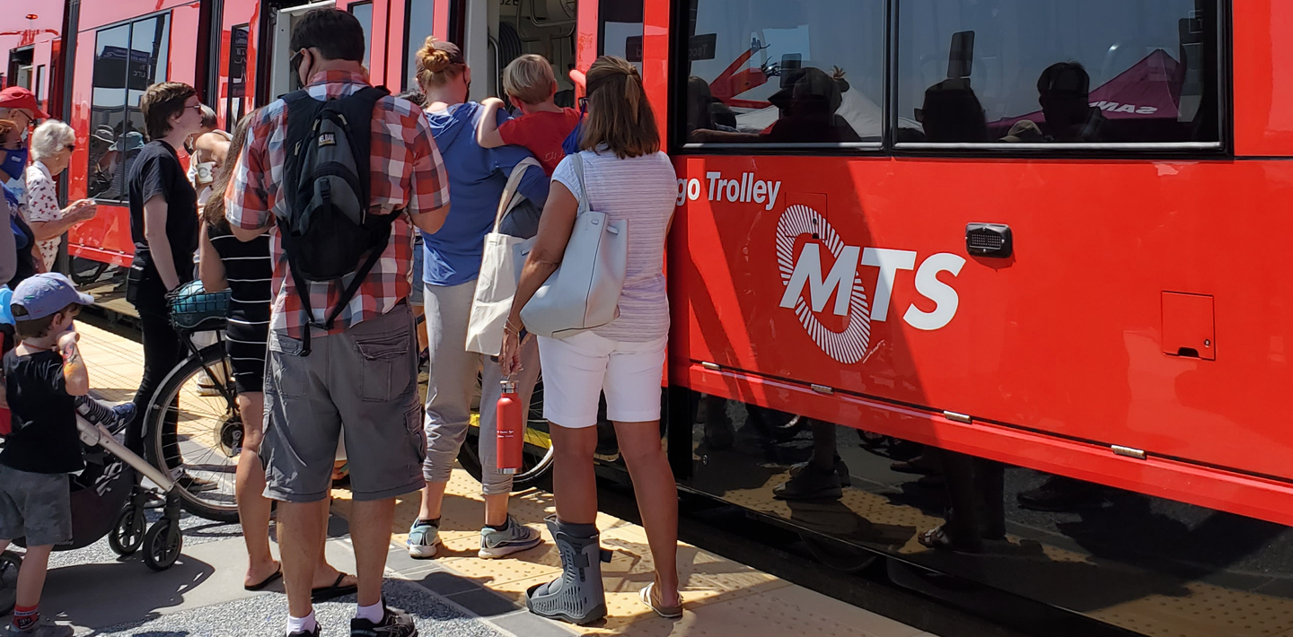 img-sandag-mid-coast-trolly-boarding