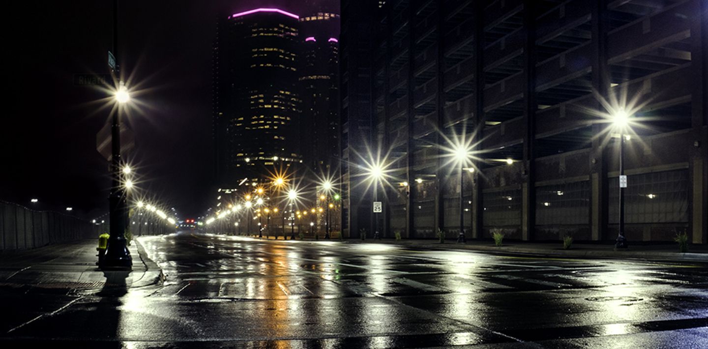 img-motor-city-streetlights-shining-brighter-detroit-home-more-efficient-LED