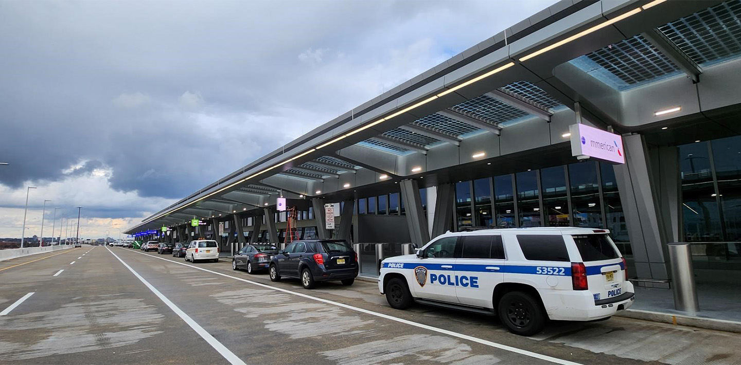 img-newark-liberty-main-terminal-frontage-departures-level-looking-north.jpg