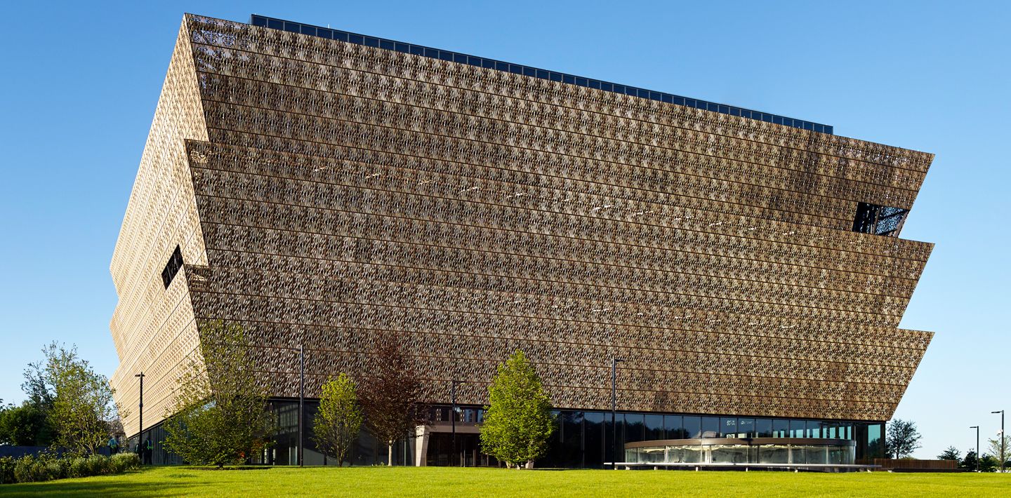 img-nmaahc-bronze-and-glass-panels