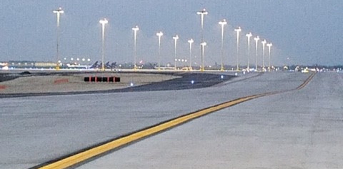 img-ohare-airport-taxiway-z-looking-at-central-de-icing-facility