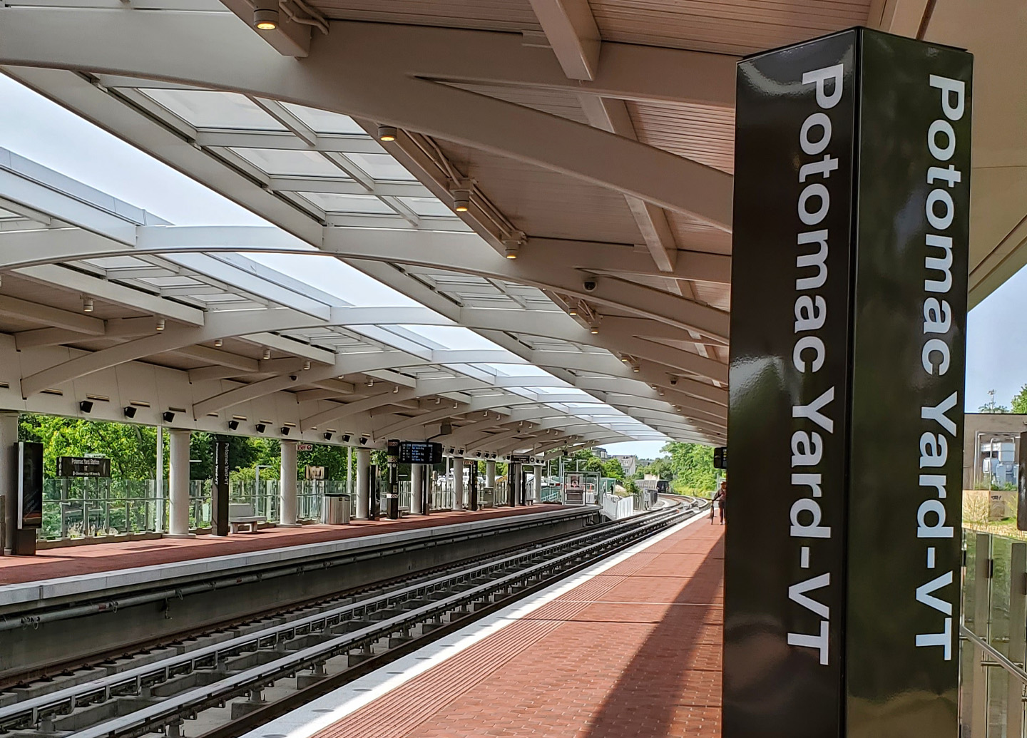 img-potomac-yard-station-station-sign