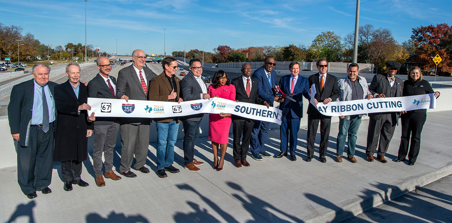 img-southern-gateway-opening-ribbon cutting