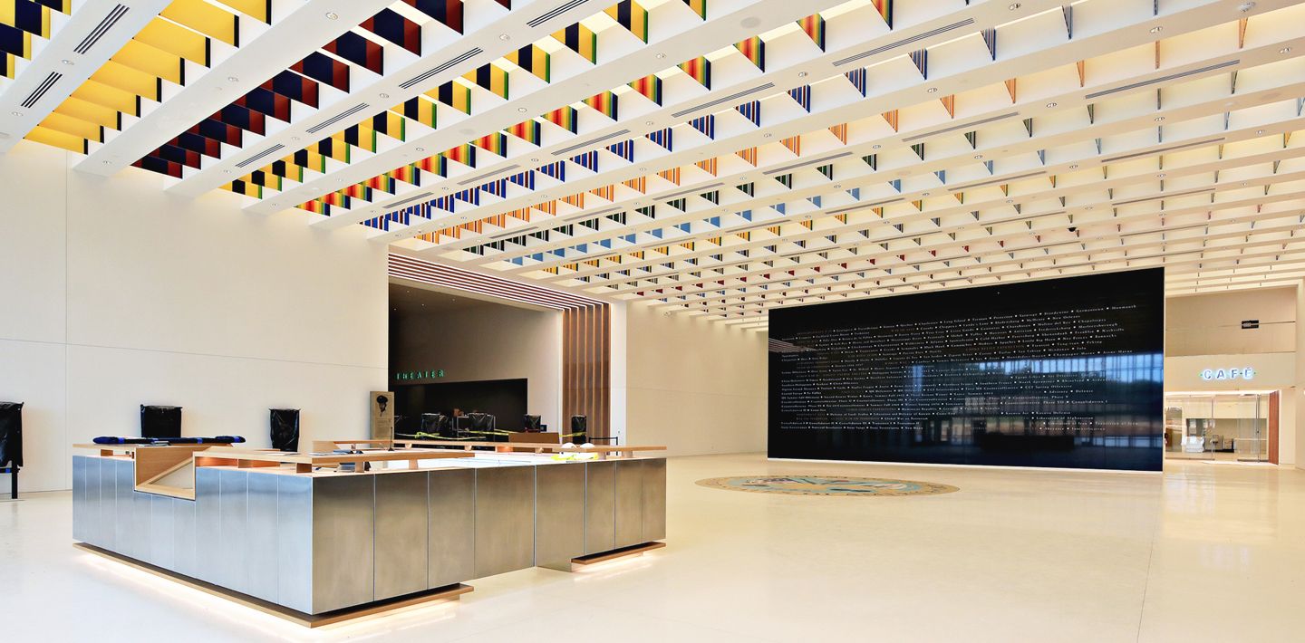 img-us-army-museum-lobby