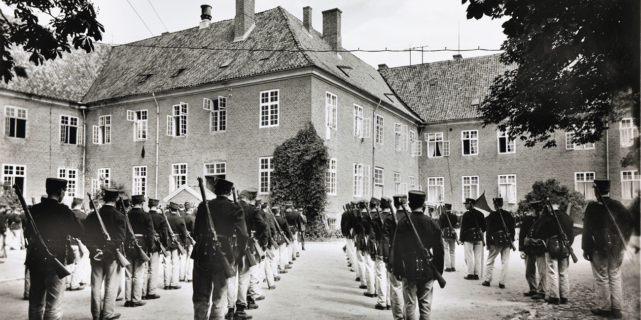 Fredrikstad-kaserna-historisk-bilde-SigurdOstberg