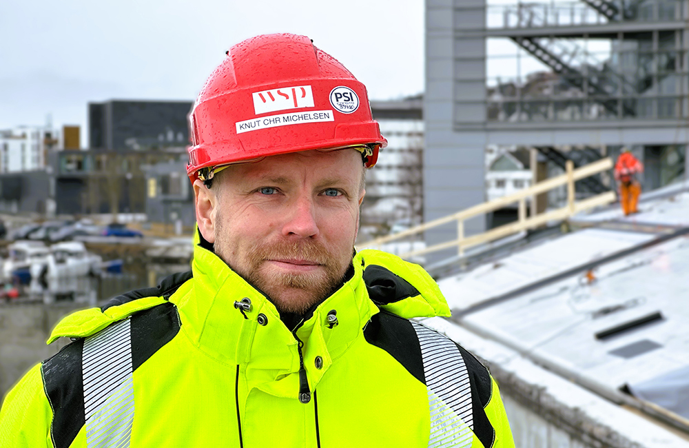 Bilde av prosjektleder i WSP, Knut Christian Michelsen, utenfor Polaria i Tromsø