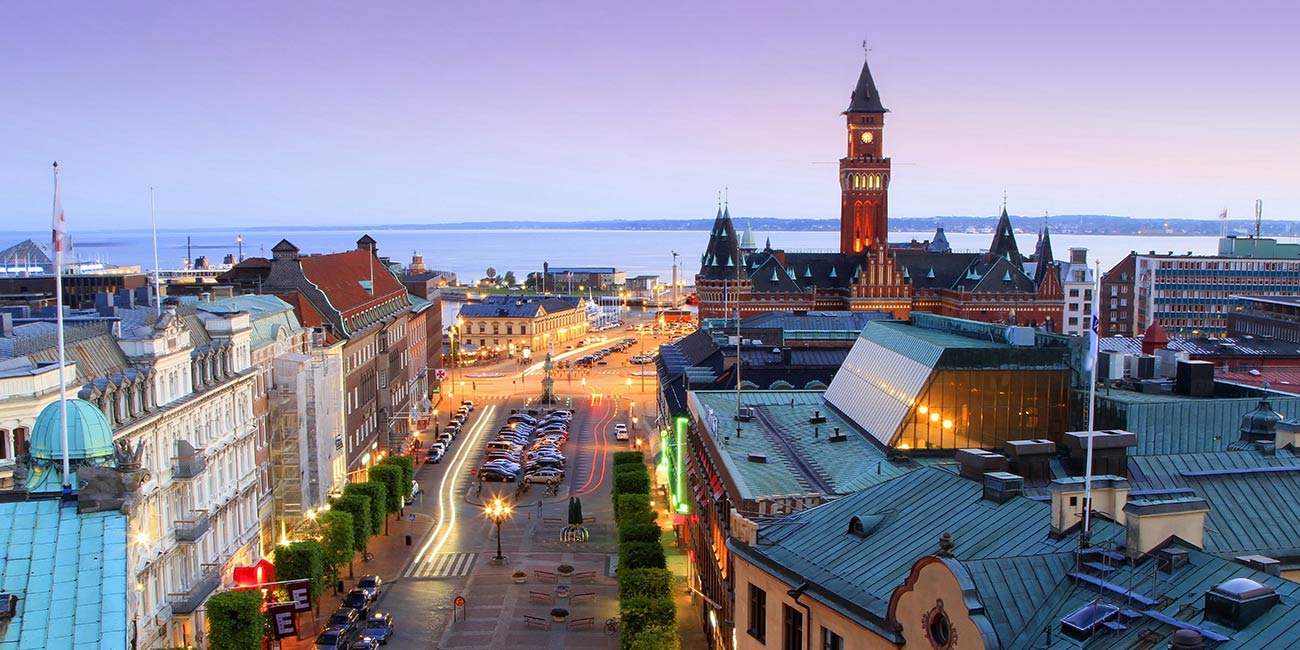 Helsingborg i skymningen.