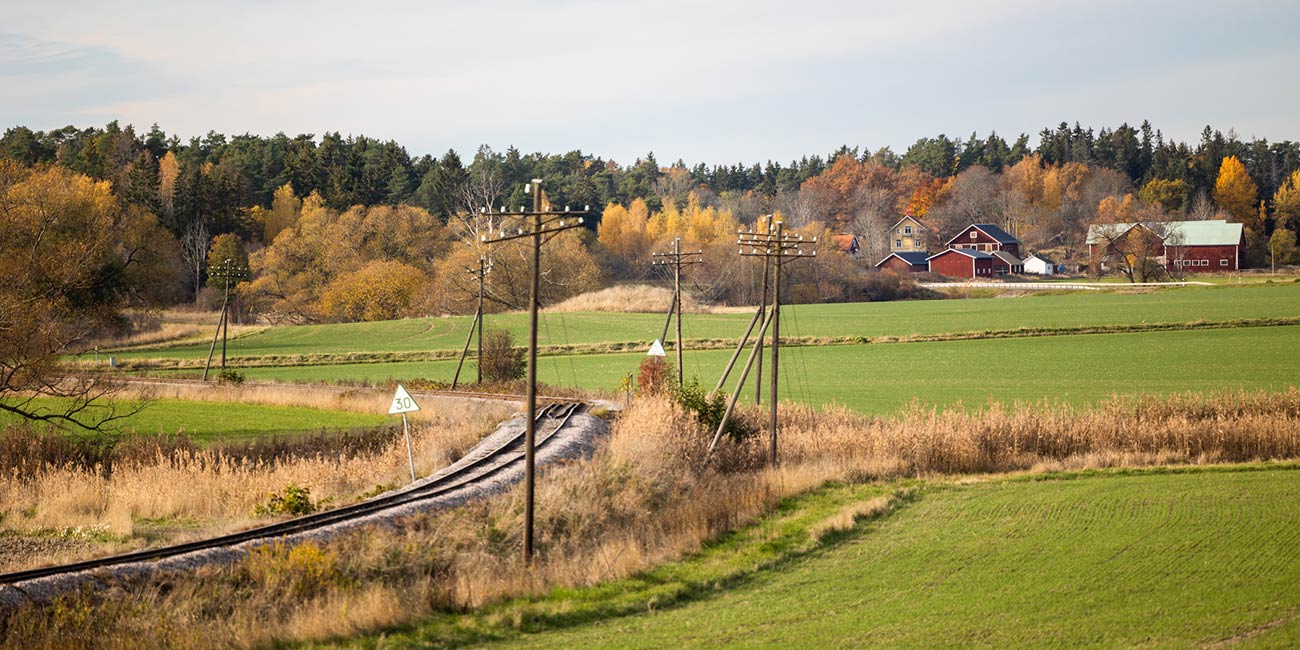 Järnväg på landsbygden. 