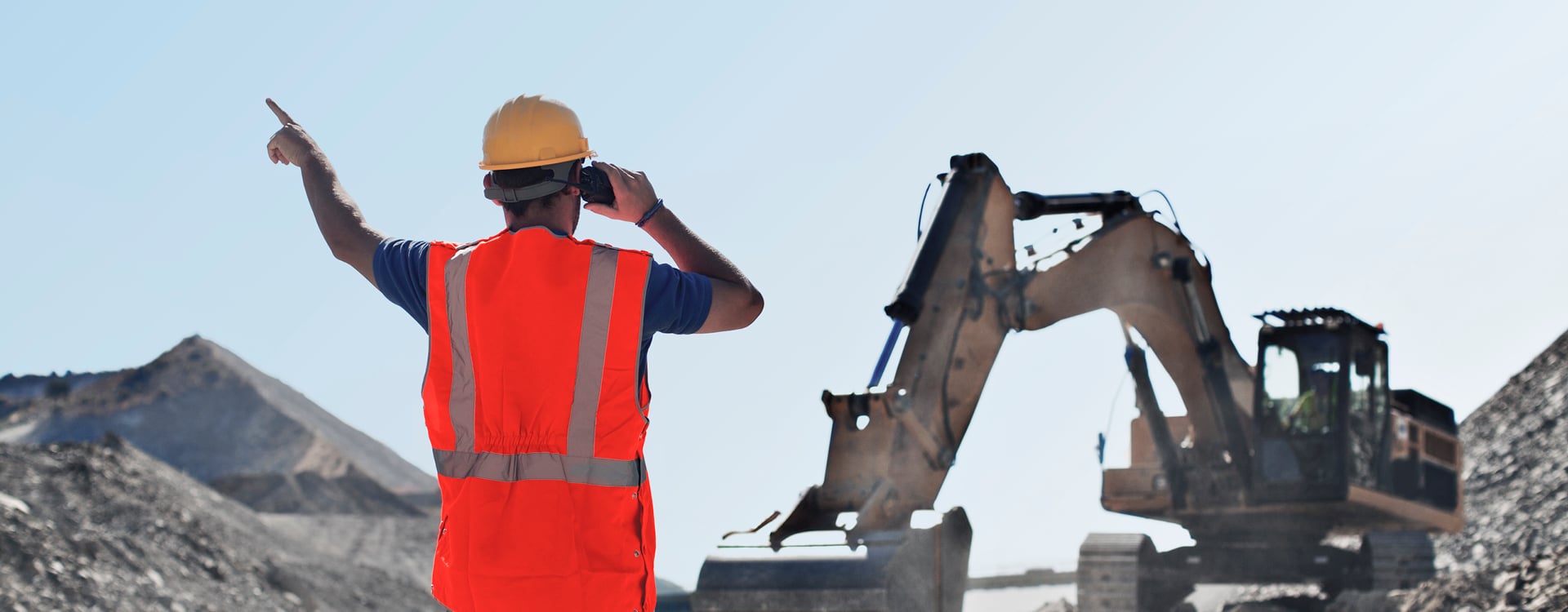 bnr-engineer-directing-excavator