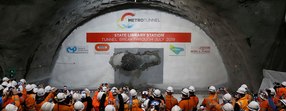 img-melbourne-metro-tunnel-break-through