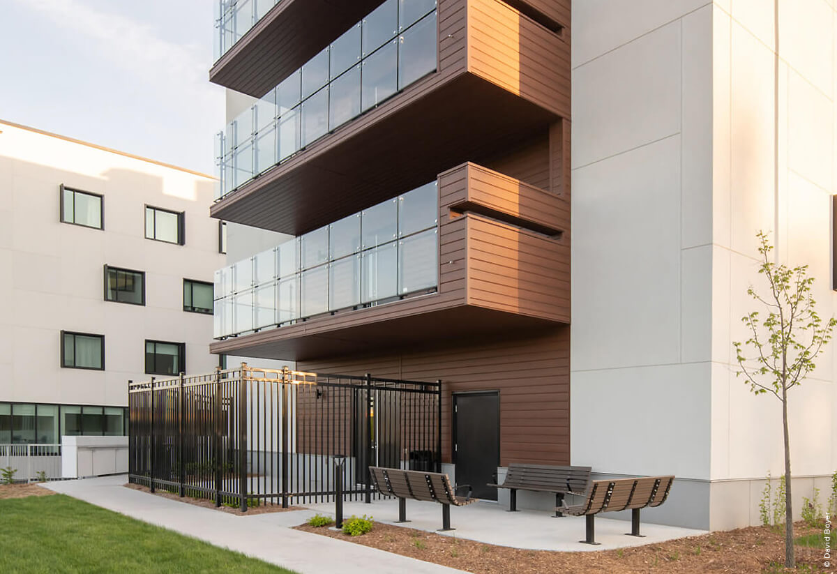 img-CHSLD Val-des-Brises-Exterior3-Healthcare building design