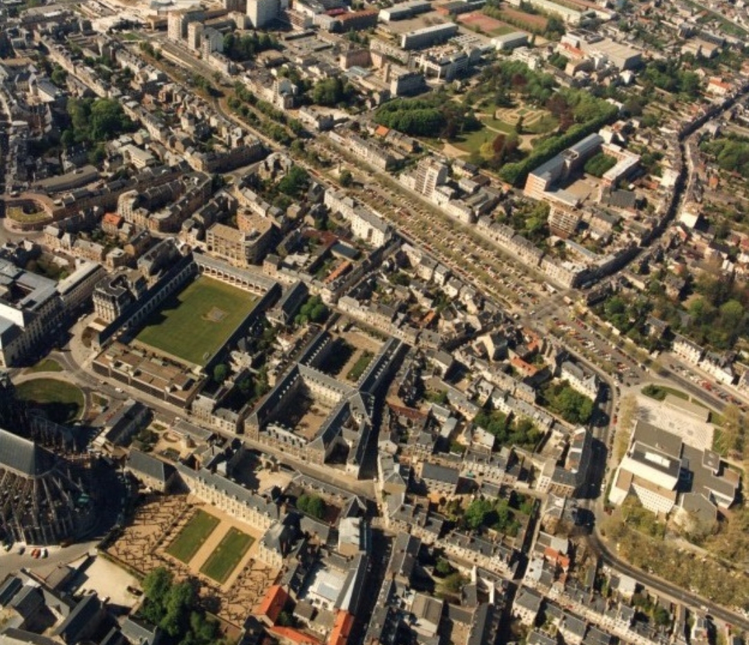 Vue arienne de la place Albert 1er et de boulevard de Verdun (4)