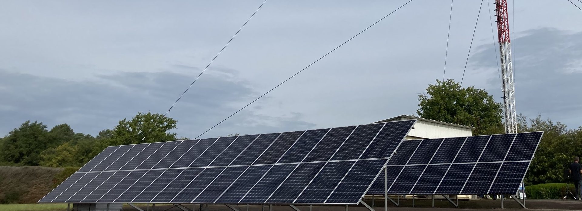 Sarlat-antenne-panneaux-solaires