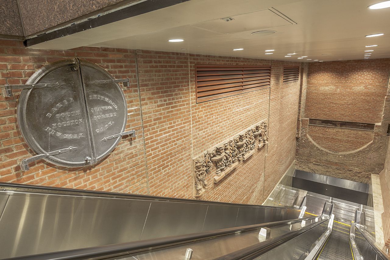 img-fulton-escalator