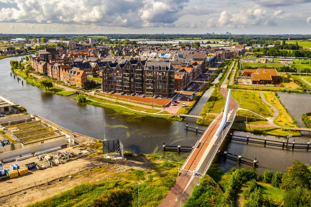 Fietsbrug over de oude rijnjpg 111