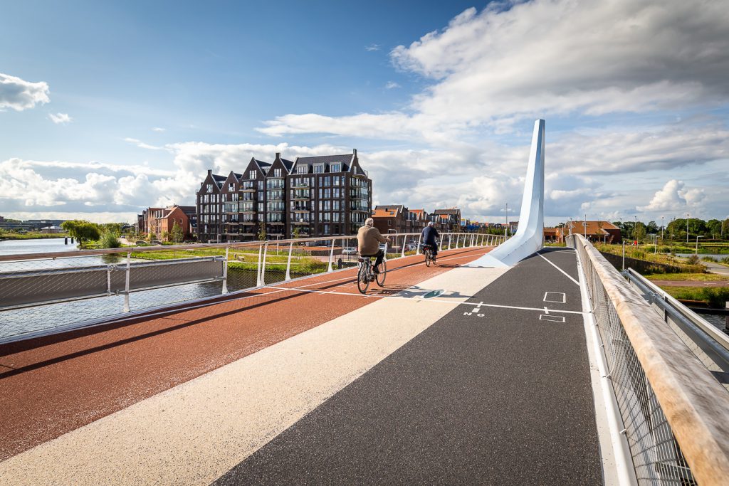 Fietsbrug over de oude rijnjpg 222