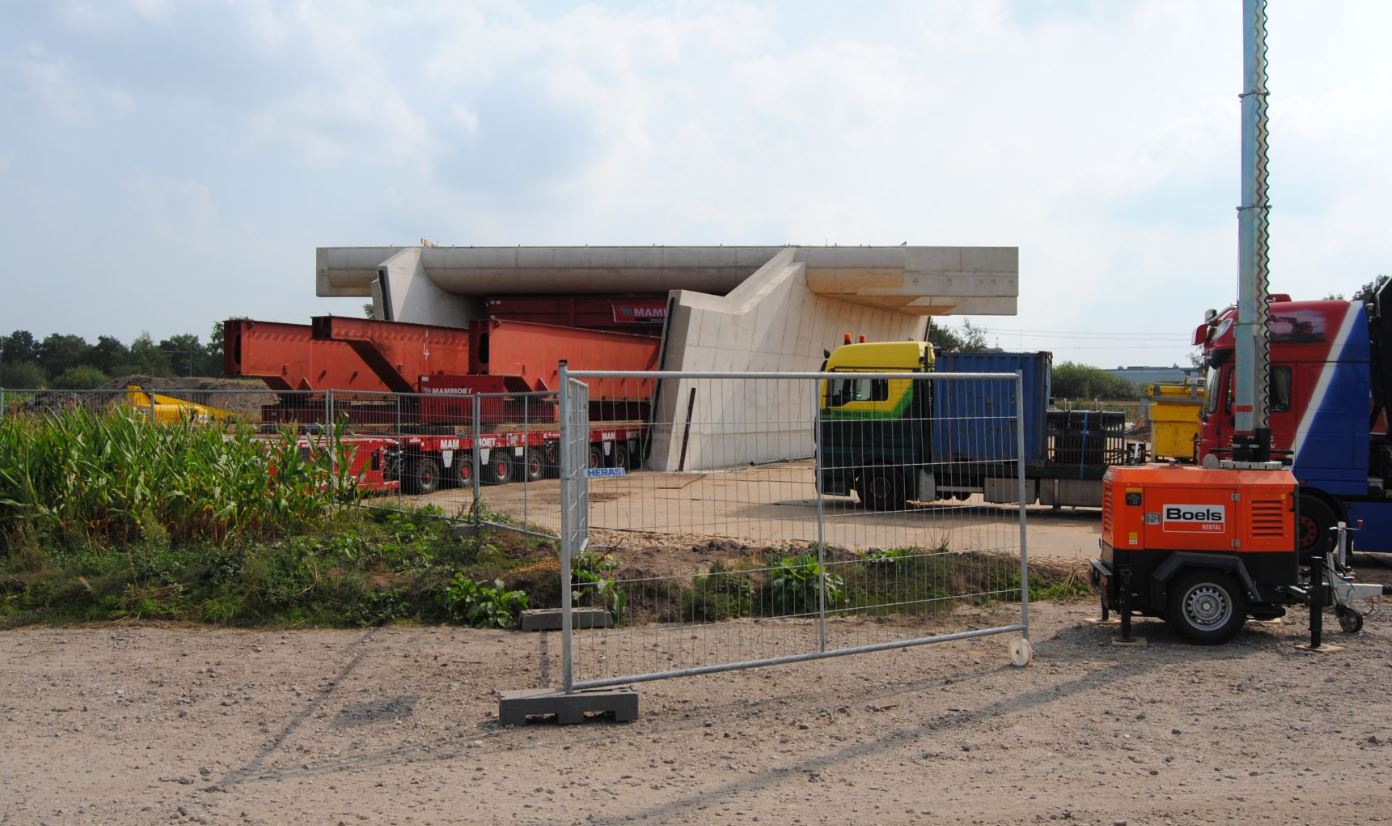 Spooronderdoorgangen voorpoort en nieuwegnoord