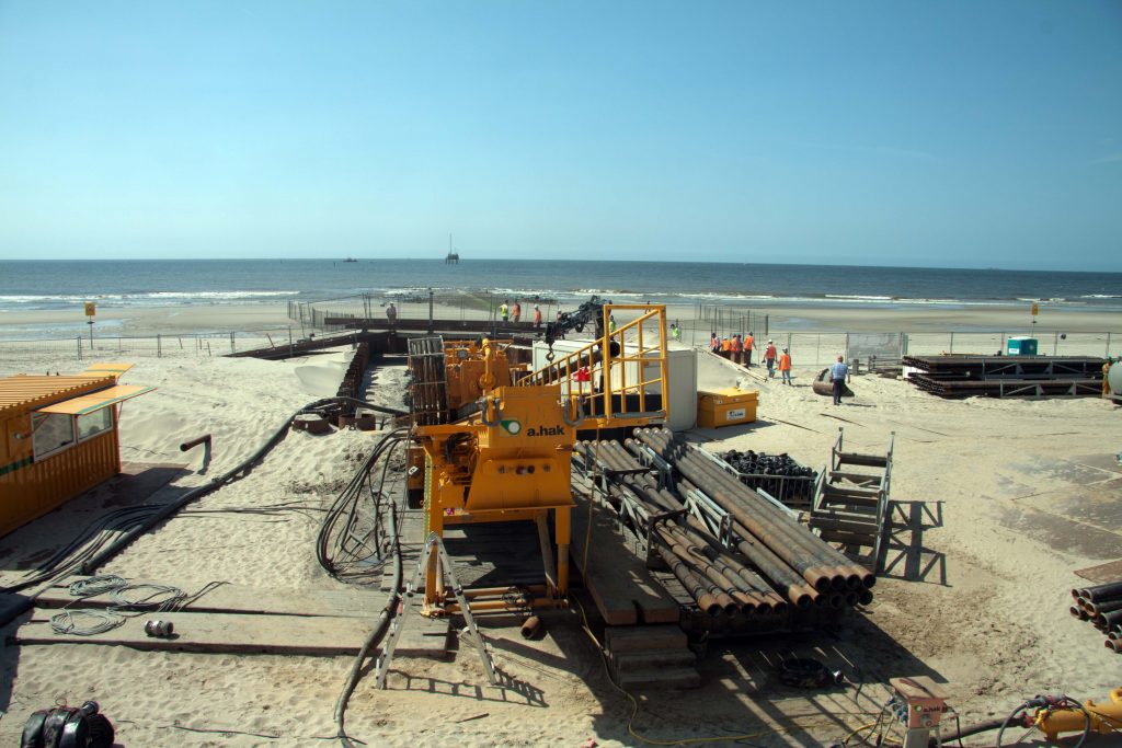 verleggen koelwaterleidingjpg 222