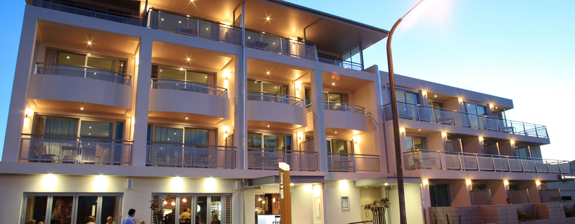 bnr-crown-hotel-retail
