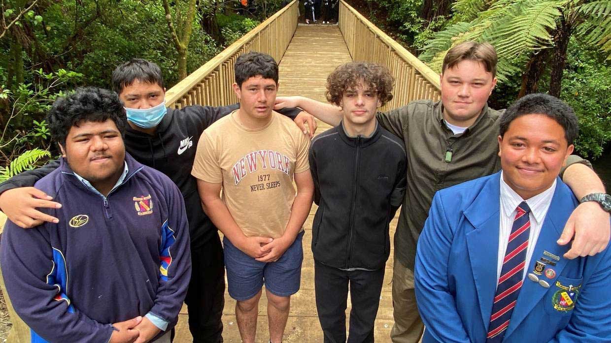 img-students-camden-bridge