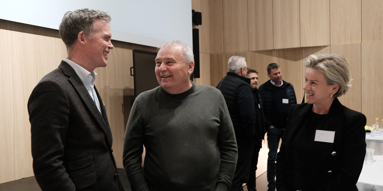 Bilde av Håkon Dragsund i WSP, Knut Ragnar Heimdal som prosjektdirektør innleid til Sykehusbygg og divisjonsleder Tone Krogsæter i WSP