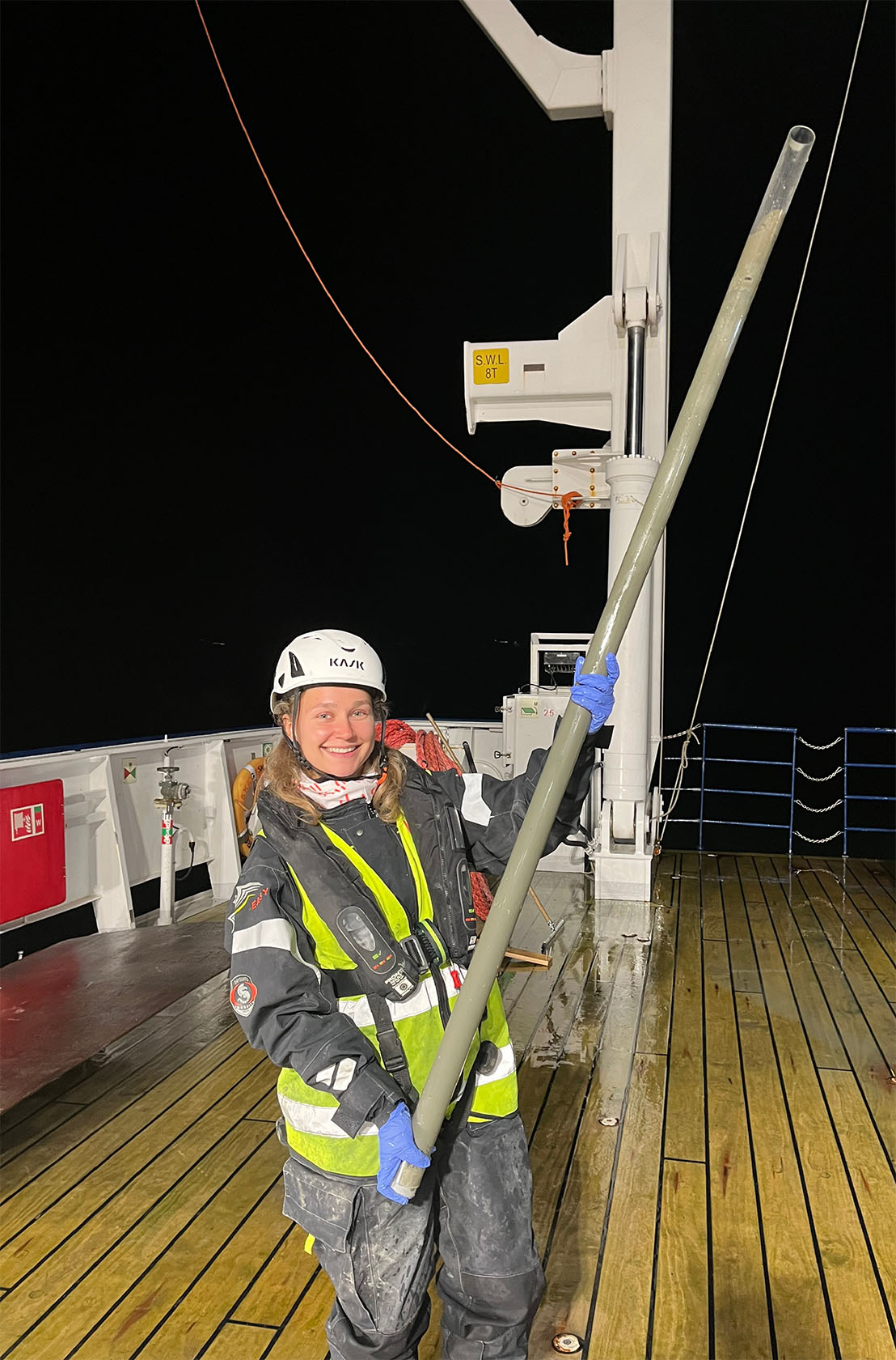 img-poseidon 4 Flttekniker hller upp en sedimentkrna