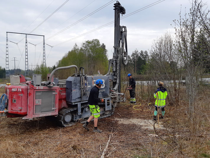 Installation av pumpbrunn för hydrauliska tester.