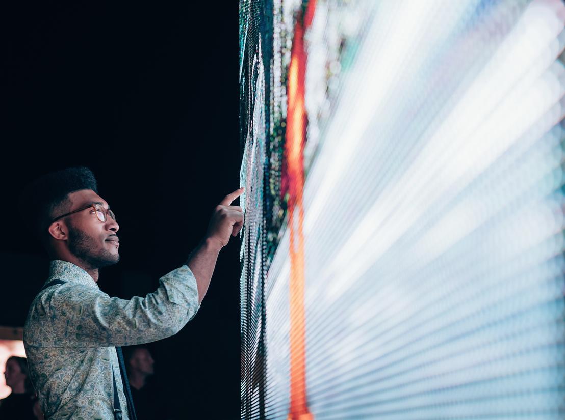 img-businessman-pointing-at-digital-information-board