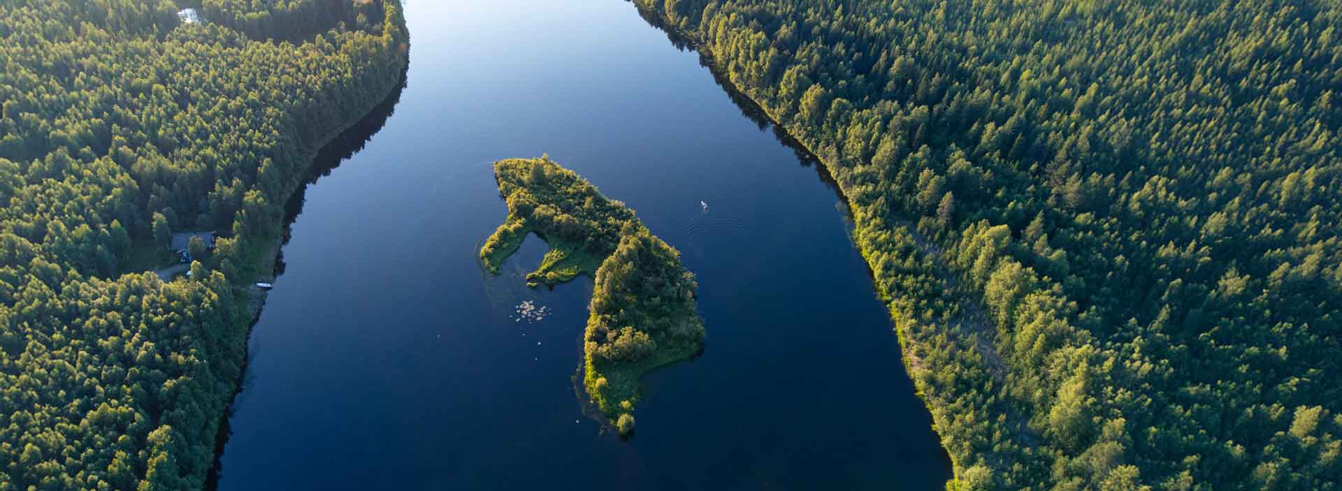 Skandinavisk skärgård från ovan.